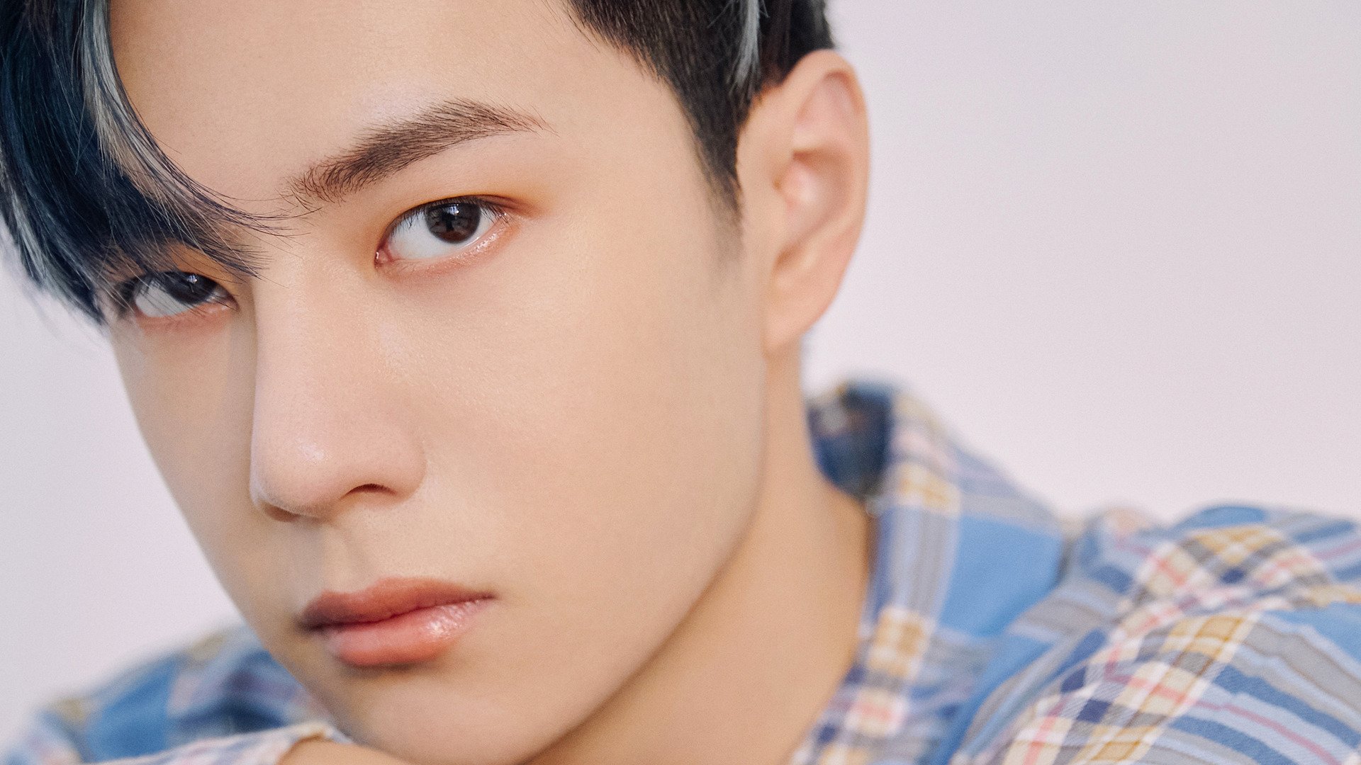 中国男篮回顾比赛录像 查找攻防不足点,中国男篮篮球录像