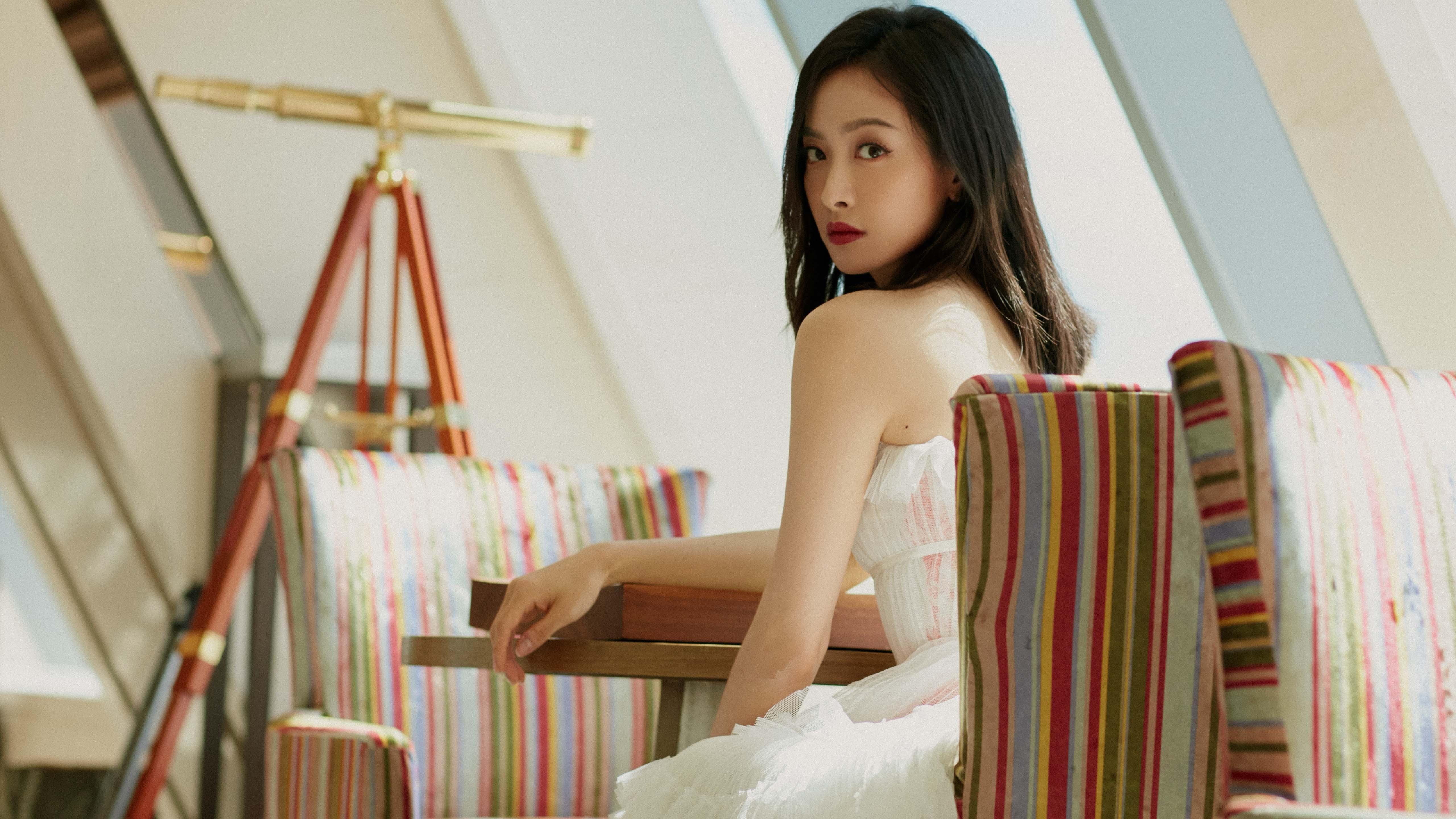 张雨霏亮相广告大片展现青春活力，张雨霏霸气回应