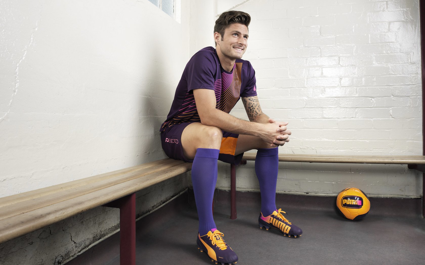 国际太极拳推手公开赛 中美高手切磋 以柔克刚理念获得现场掌声